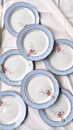 Assiettes bleu ciel, Faïencerie Française l'Amandinoise